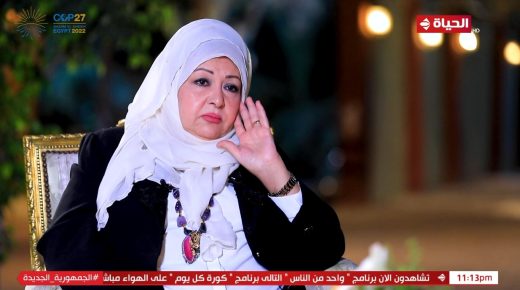 عفاف شعيب: أحمد زكى كان من دفعتى وكنت أشاهده بالمعهد وكان حساس جدا من أى تعليقات تضايقه”.
