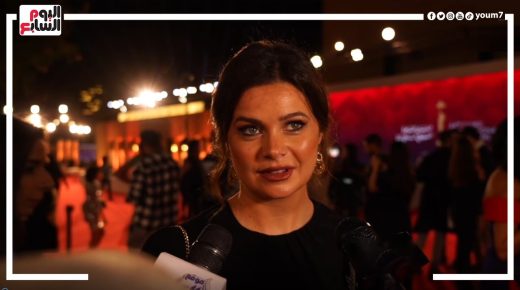 يسرا اللوزى تقدم نصيحة لكل أسرة لديها طفل يعانى من ضعاف السمع