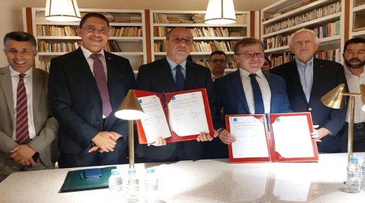 الصويرة: التوقيع على اتفاقية شراكة بين جامعة القاضي عياض بمراكش وجامعة لاروشيل في فرنسا