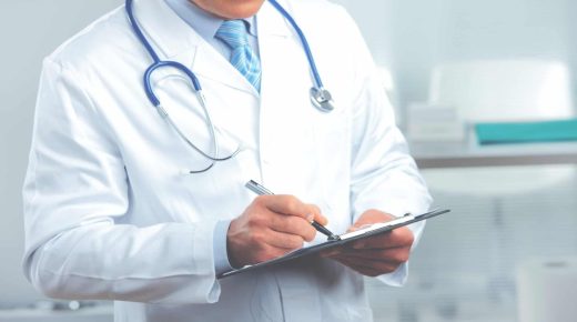 الجمعية الوطنية للمصحات الخاصة والتجمع النقابي الوطني للأطباء الأخصائيين في لقاء مع مستشاري حزب الأحرار