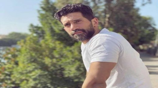 أحمد مجدى يحذر متابعيه وزملائه من التعامل مع شخص ينتحل شخصيته