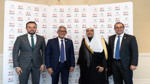 توقيع اتفقية بين رابطة العالم الإسلامي والاتحاد الدولي لجمعيات الصليب الأحمر والهلال الأحمر