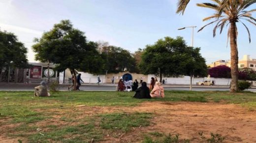 متطوعون يطلقون حملة لتنظيف حديقة “البارك” بمدينة المحمدية