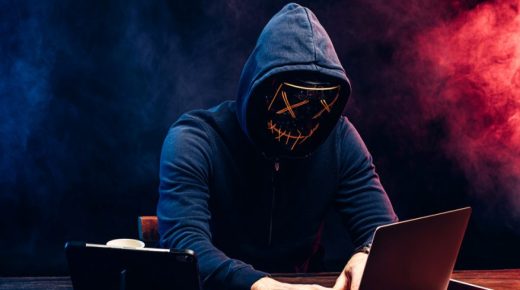 محامي “الهاكر” الفرنسي المعتقل بالمغرب يناشد هيئة أممية للتدخل من أجل وقف تسليم موكله إلى الولايات المتحدة