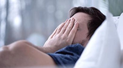 الكلام أثناء النوم قد يكون علامة على وجود مشكلة