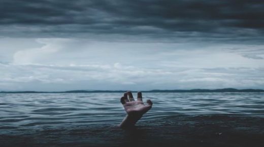 البحر يلفظ جثة شاب يحمل الجنسية السنغالية