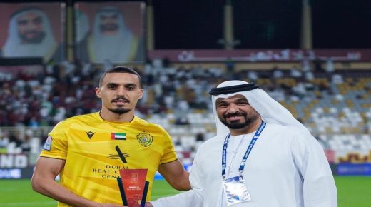 المغربي سفيان بوفتيني يتسلم جائزة أفضل لاعب للجولة 13