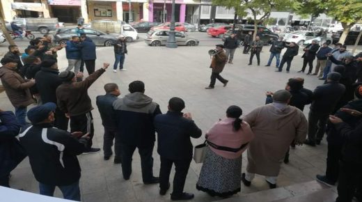 وجدة: احتجاج على طرد 12 عاملا من شركة موبيليس وجمعية حقوقية تدخل على الخط