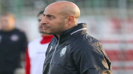 مهدي النفطي سعيد بعد أن حقق أول انتصار له رفقة الفريق