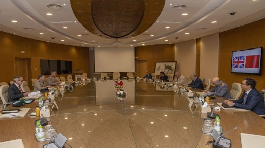 عبد اللطيف لوديي والجنرال دوكور دارمي يستقبلان مستشاري الدفاع البريطاني بالشرق الأوسط وشمال إفريقيا الفريق