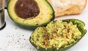 5 أطعمة خارقة” مفيدة للدماغ تعمل على إبقائك نشيطا