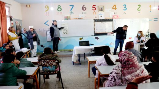 مدرسة المنتزه البلدي بوجدة تحتضن أكبر حملة طبية مجانية للتلاميذ وأمهاتهم وآبائهم (صور)