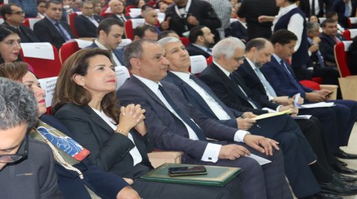 عدد من الوزراء بالإضافة إلى الوالي ورئيس مجلس جهة الشرق يتباحثون في موضوع “فرص الاستثمار بجهة الشرق