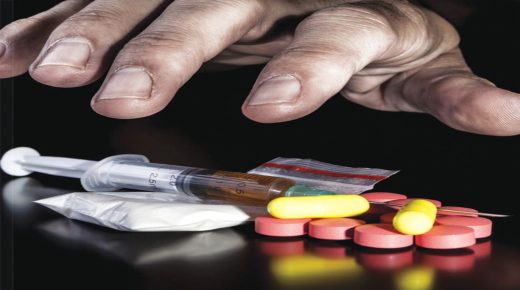 عقوبة تصل إلى 20 سنة سجنا نافذا في حق كل شخص ضبط يبيع المخدرات لقاصر أو بمحيط المؤسسات التعليمية