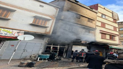 اندلاع حريق مهول بأحد المحلات المتواجدة بحي مبروكة بسيدي عثمان الدار البيضاء