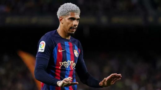 برشلو يعلن عن إصابة مدافعه الأوروغوياني رونالد أراوخو