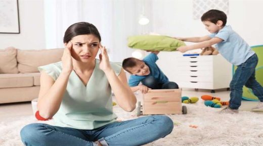 تعرف على سلوكيات أطفالها أصحاب النشاط الحركي الزائد