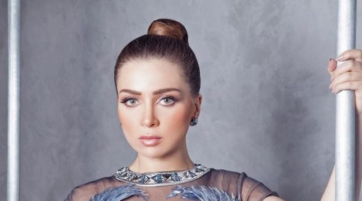 والدة مي عز الدين تتعرض لوعكة صحية