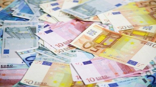 فاس: العثور على 264 ورقة بنكية مالية مزيفة و توقيف المشتبه فيه