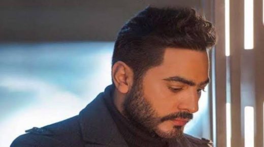 تامر حسني يوجه رسالة لأحمد ثروت بعد إصابته بمرض مناعي نادر وسفره للعلاج بالخارج