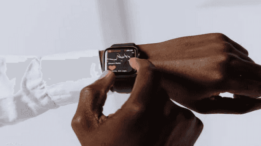 ساعة آبل تنقد صاحبها