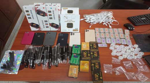 مصالح الأمن بطنجة توقف طالبين متورطين في حيازة وترويج أجهزة إلكترونية تستخدم للغش في الامتحانات المدرسية