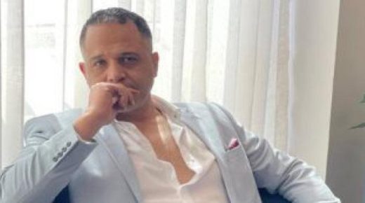 منى زكي تنعي الفنان الراحل مصطفي درويش