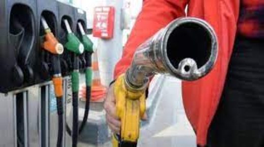 محطات الوقود تسجل انخفاضا في أسعار الغازوال والبنزين