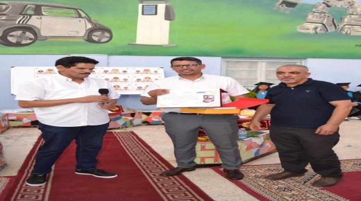 بثانوية المهدي بن بركة بوجدة: حفل تكريم التلاميذ المتفوقين والأساتذة المحالين على التقاعد (صور)