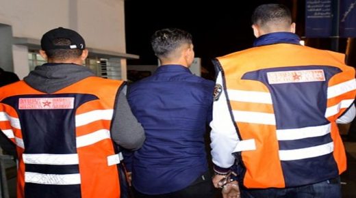 توقيف ثلاثة أشخاص للاشتباه في ارتباطهم بشبكة إجرامية تنشط في تنظيم الهجرة غير المشروعة والاتجار بالبشر