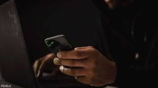 توقيف خمسة أشخاص للاشتباه في ارتباطهم بشبكة إجرامية تنشط في الابتزاز الجنسي