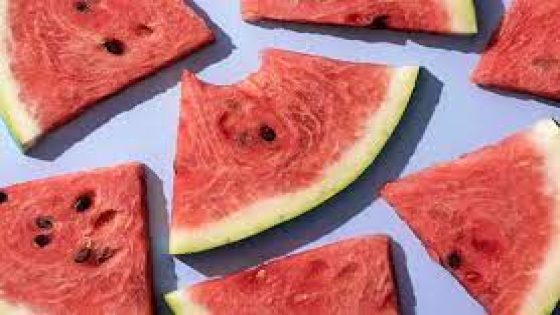 ابتلاع بذور البطيخ تعتبر مصدرا هاما جدا للعديد من العناصر الغذائية
