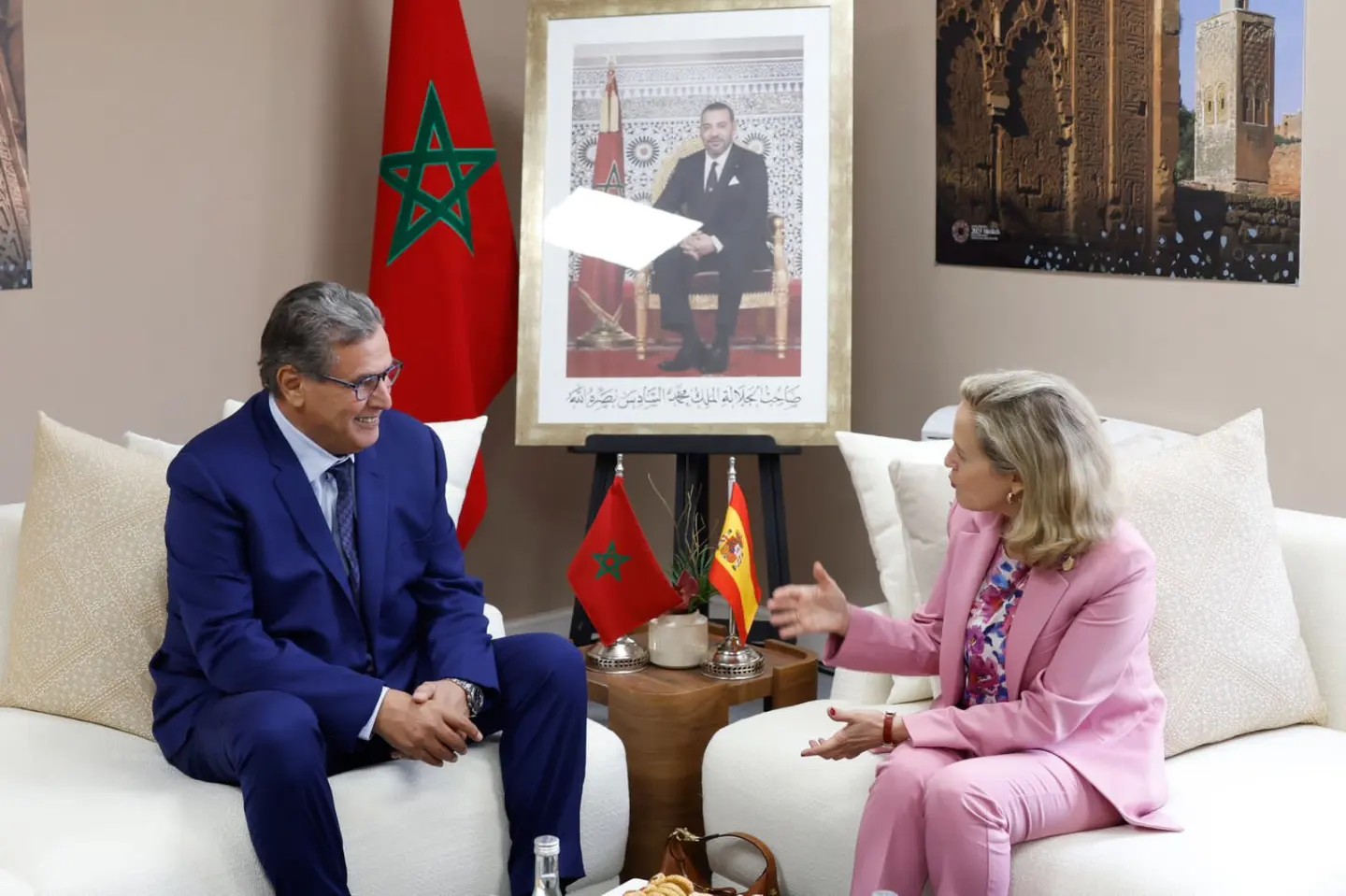 عزيز أخنوش يحجري مباحثات مع النائبة الأولى لرئيس الحكومة الإسبانية