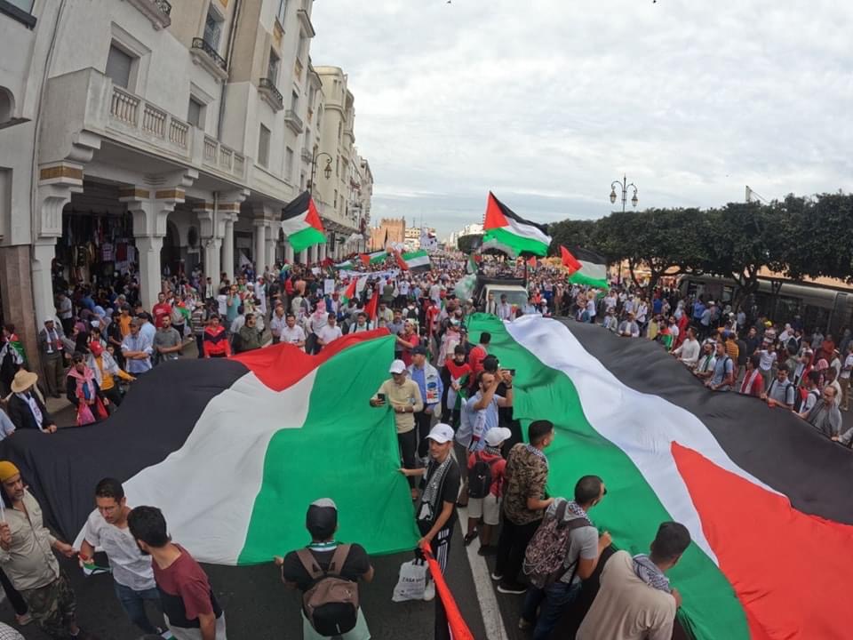 مسيرة ضخمة تضامنا مع الشعب الفلسطيني