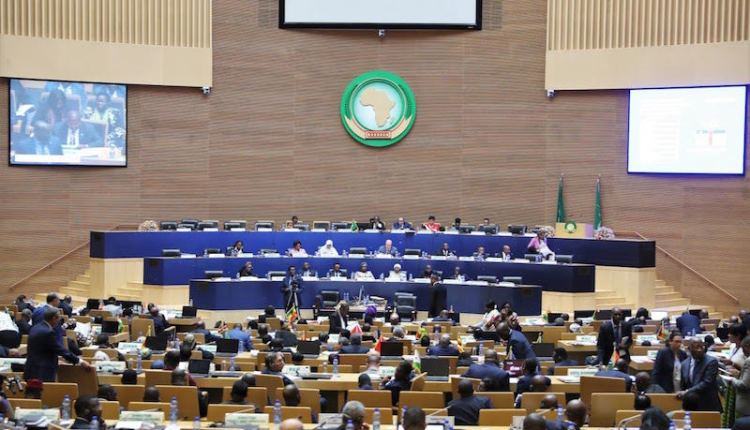 تجديد التأكيد على مسؤولية البلدان المضيفة لمخيمات اللاجئين في التعاون مع الهيئات والوكالات الدولية المتخصصة في توثيق اللاجئين