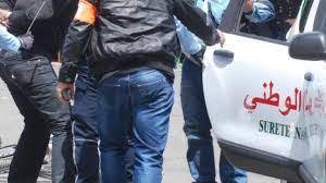 توقيف شخصين يشتبه بتورطهما في قضية تتعلق بحيازة وترويج المخدرات والمؤثرات العقلية