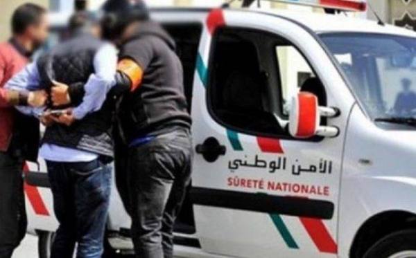 توقيف شخص للاشتباه في تورطه في حيازة وترويج المخدرات والمؤثرات العقلية
