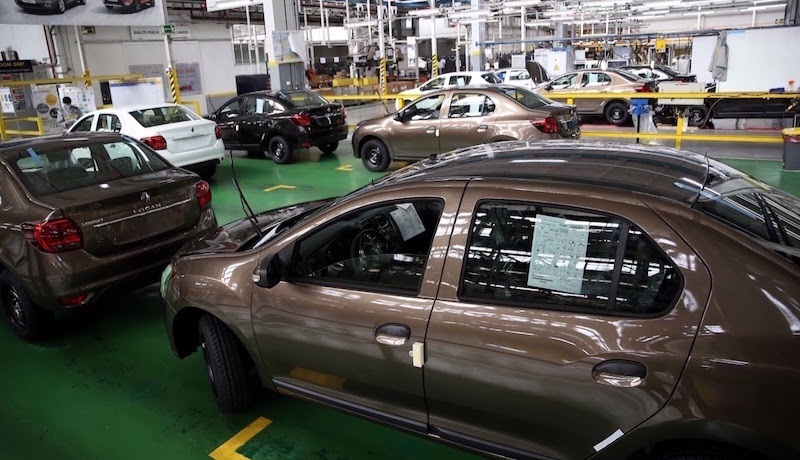 Le ministre de l'Industrie, du commerce, de l'??conomie verte et num??rique, Moulay Hafid Elalamy, effectue une visite ?? l'usine de la Soci??t?? marocaine de construction automobile (Somaca). 06062020 - Casablanca?