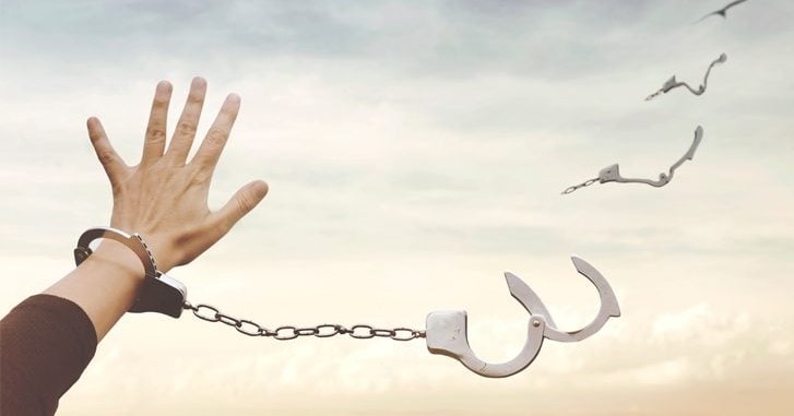 استطلاع رأي: 61 % من المغاربة يعتقدون أن القوانين الحالية لا تكفل حماية الحريات الفردية