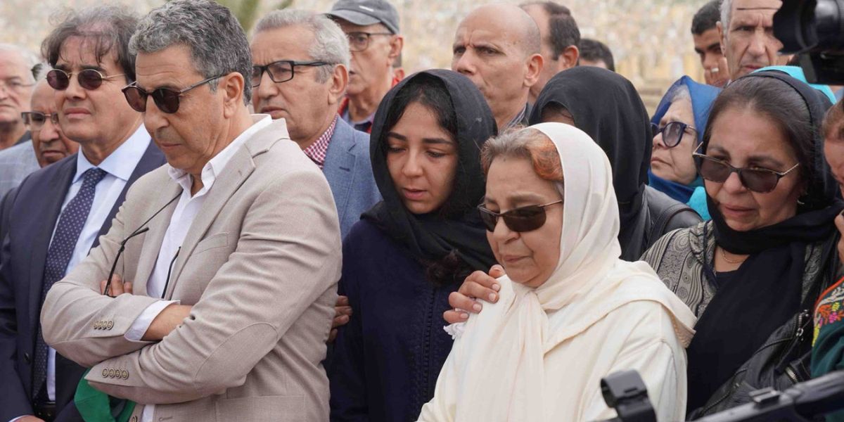 دفن جثمان الديبلوماسي والحقوقي المغربي أحمد حرزني بحضور شخصيات سياسية وحقوقية.