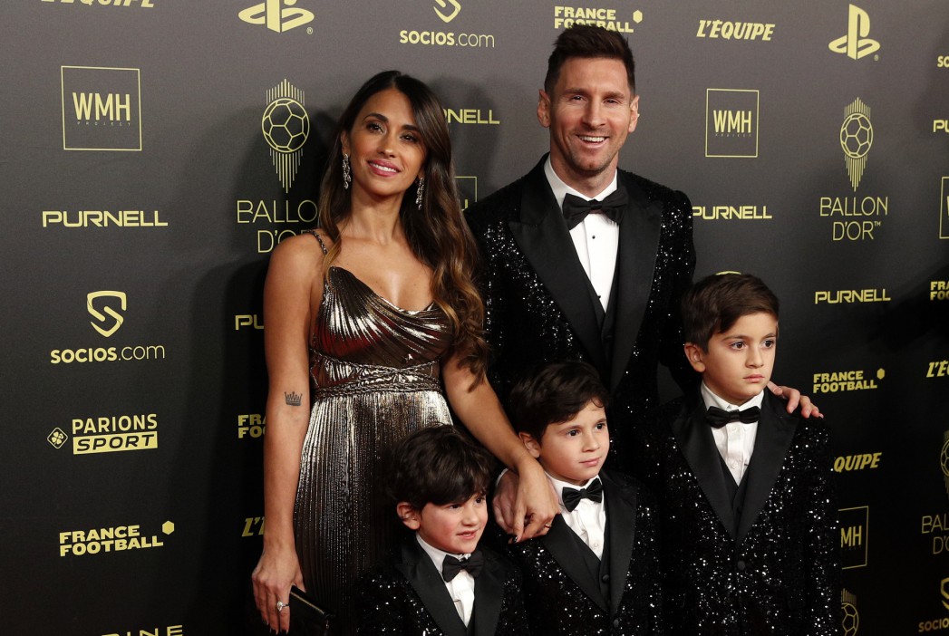 epa09611506 PSG player Lionel Messi, his wife Antonela Roccuzzo and their sons Thiago, Matteo and Ciro arrive for the 2021 Ballon d'Or ceremony at Theatre du Chatelet in Paris, France, 29 November 2021. EPA/YOAN VALAT