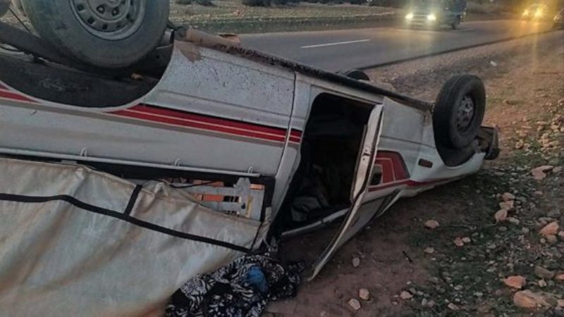 إصابة 8 أشخاص في انقلاب شاحنة فلاحية بالطريق الجهوية الرابطة بين الحاجب وإفران