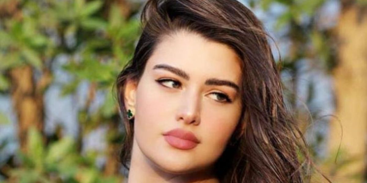 الفاشينيستا روان بنحسين تحل بالمغرب