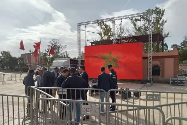 تنصيب شاشة عملاقة في ساحة جامع الفنا لمتابعة المنتخب المغربي