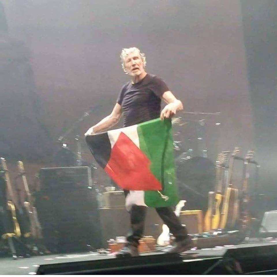 بسبب اسرائيل و أكرانيا … شركة “بي إم جي” تنفصل عن مؤسس فرقة “بينك فلويد”