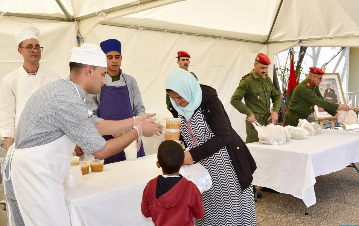 الحرس الملكي : توزيع 5000 وجبة إفطار يوميا لفائدة الأشخاص المعوزين بعدة مدن مغربية