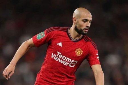 ديلي ميل” البريطانية تحذر إريك تين هاغ من الاعتماد على سفيان أمرابط