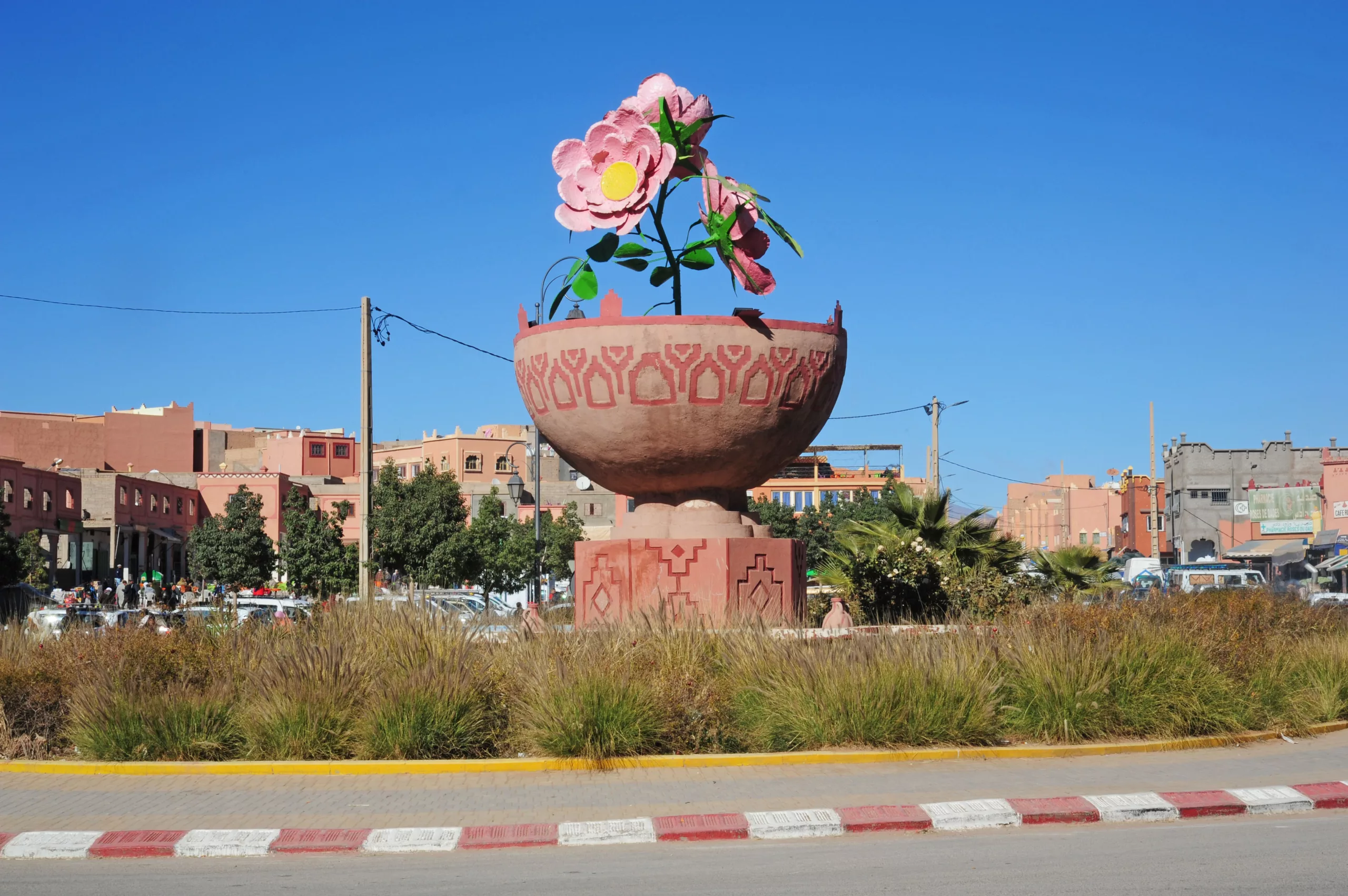 قلعة مكونة تحتضن للمعرض الدولي للورد العطري بالمغرب