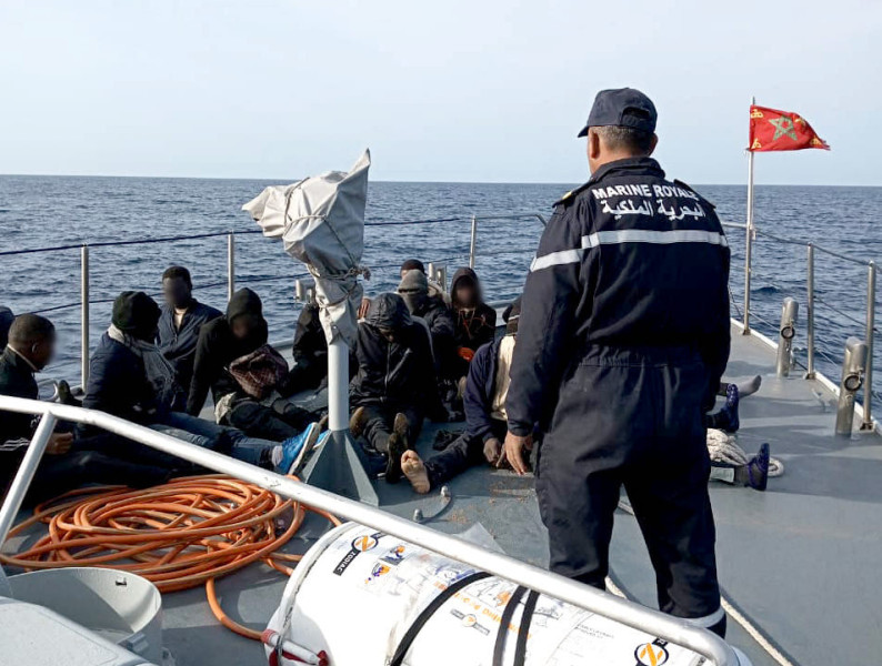 البحرية الملكية تقدم المساعدة لقارب على متنه 81 مرشحا للهجرة غير النظامية