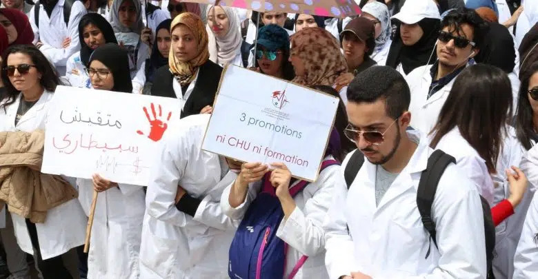 إيداع عريضة المطالبة بالحوار مع طلبة الطب لدى رئيس الحكومة بعد تجاوز 4000 توقيع